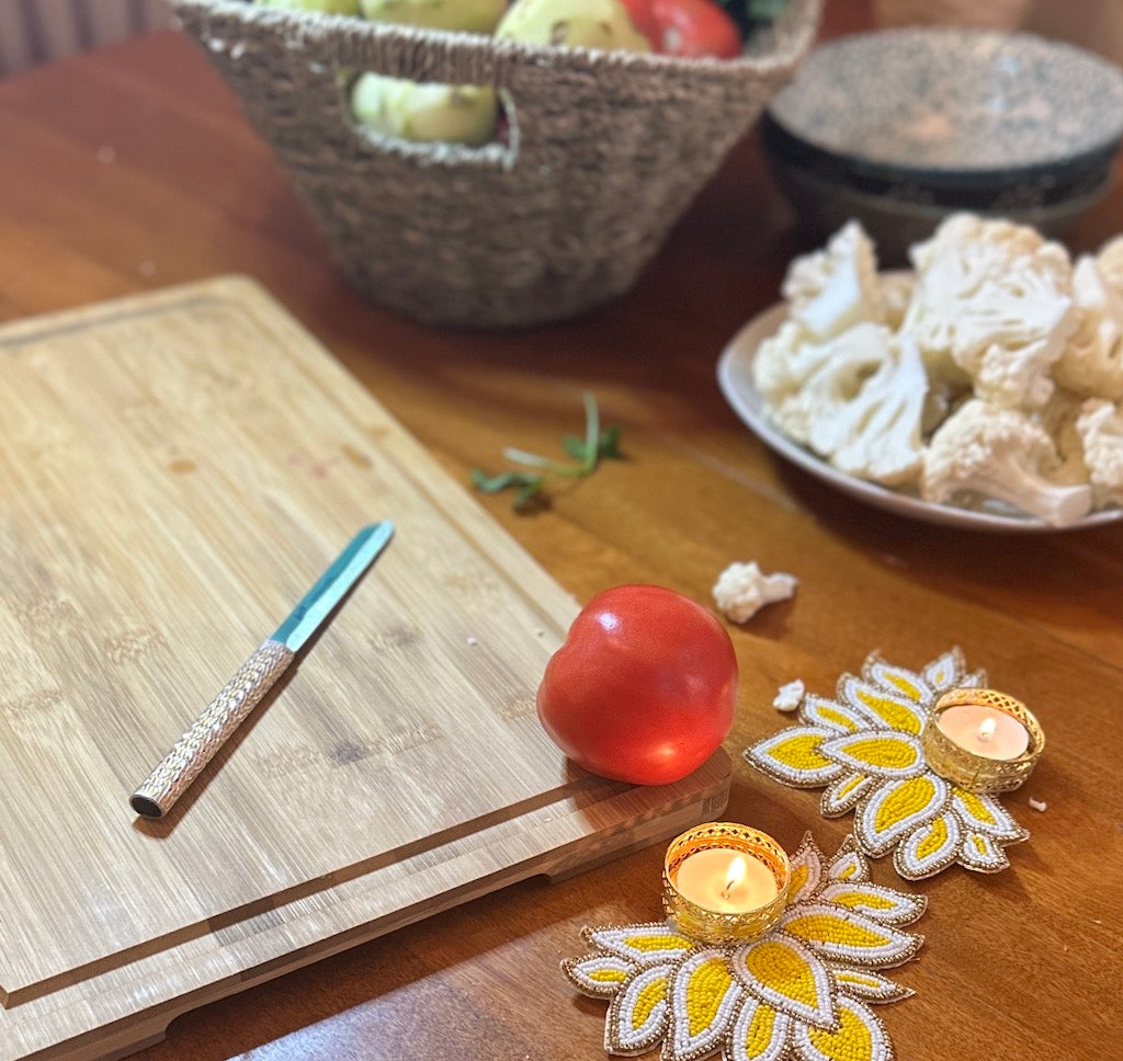 kitchen knife on cutting board, tomato prep knife, kitchen prep tool, best kitchen prep tool